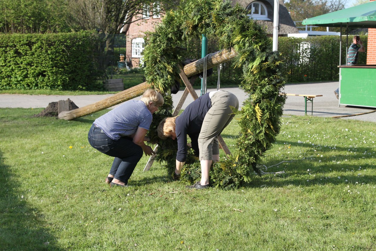 Bild 1 - Maibaum 2012